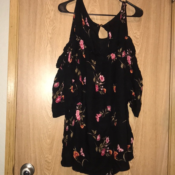 Cold shoulder floral torrid top NWT - Picture 2 of 4